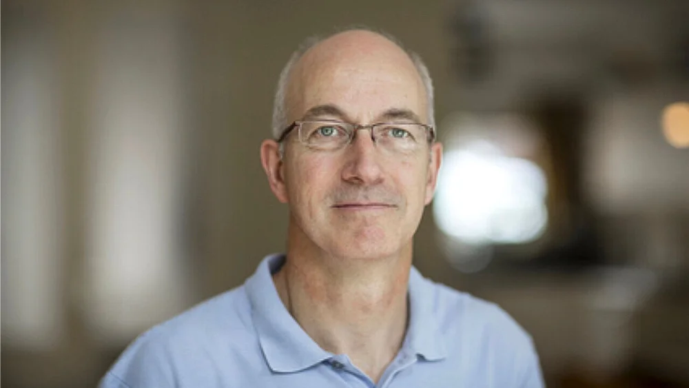 Dr Arnold Bakker